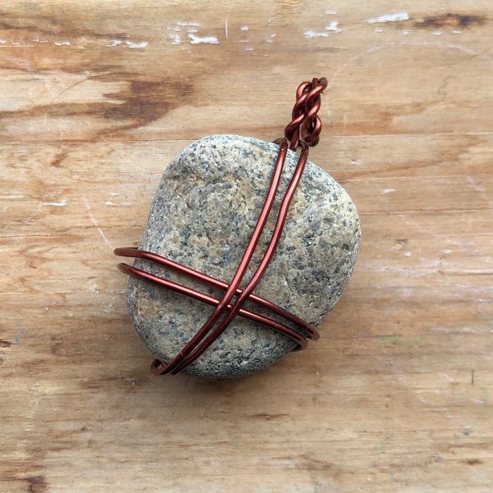 NATURAL STONE PENDANT